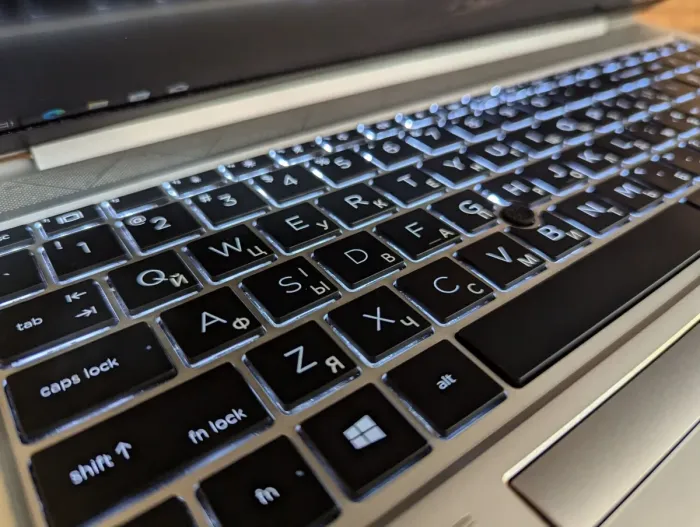 Ультрабук Б-клас HP EliteBook 850 G7 / 15.6" (1920x1080) IPS / Intel Core i5-10210U (4 (8) ядра по 1.6 - 4.2 GHz) / 16 GB DDR4 / 512 GB SSD / Intel UHD Graphics / Fingerprint / WebCam / Windows 10 б/в - зображення 7