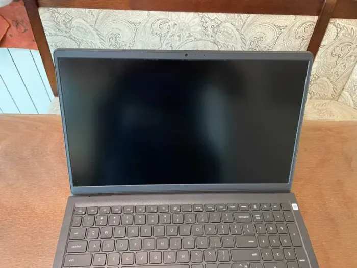 Ультрабук Dell Inspiron 3530 / 15.6" (1920x1080) IPS / Intel Core i5-1334U (10 (12) ядер по 3.4 - 4.6 GHz) / 8 GB DDR4 / 512 GB SSD / Intel Iris Xe Graphics eligible / WebCam б/в - зображення 5