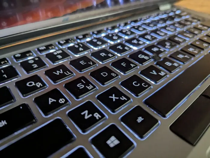 Ультрабук Б-клас Dell Latitude 5411 / 14" (1920x1080) IPS / Intel Core i7-10850H (6 (12) ядер по 2.7 - 5.1 GHz) / 16 GB DDR4 / 512 GB SSD / Intel UHD Graphics / WebCam / Windows 10 б/в - зображення 8