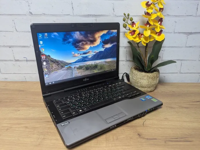 Ноутбук Б-клас Fujitsu LifeBook S782 / 14" (1366x768) TN / Intel Core i7-3520M (2 (4) ядра по 2.9 - 3.6 GHz) / 8 GB DDR3 / 128 GB SSD / Intel HD Graphics 4000 / WebCam / Без АКБ б/в - зображення 4