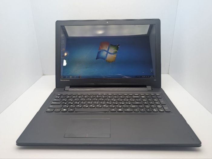 Ноутбук Б-класс Lenovo IdeaPad 300-15IBR / 15.6" (1366x768) TN / Intel Celeron N3050 (2 ядра по 1.6 - 2.16 GHz) / 4 GB DDR3 / 500 GB HDD / Intel HD Graphics / WebCam / DVD-ROM б/в - зображення 2