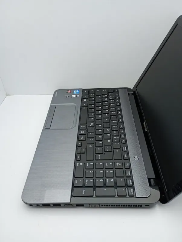 Ноутбук Б-клас Toshiba L850 / 15.6" (1366x768) TN / Intel Core i5-3210M (2 (4) ядра по 2.5 - 3.1 GHz) / 6 GB DDR3 / 1000 GB HDD / AMD Radeon HD 7600M, 1 GB GDDR3, 64-bit / WebCam б/в - зображення 8