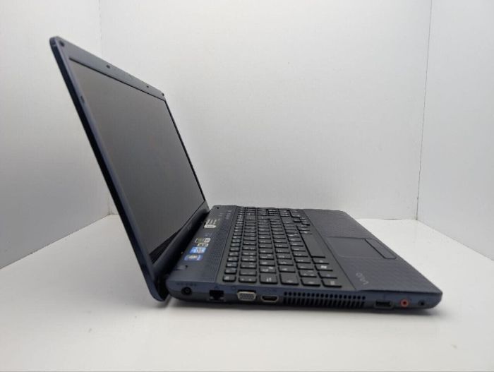 Ноутбук Sony VPC EH2M1E / 15.6" (1366x768) TN / Intel Core i3-2330M (2 (4) ядра по 2.2 GHz) / 6 GB DDR3 / 640 GB HDD / Intel HD Graphics 3000 / WebCam / DVD-ROM б/в - изображение 4