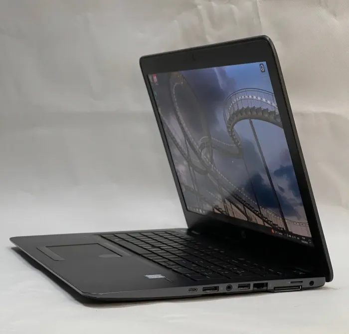 Мобільна робоча станція Б-клас HP ZBook 15u G4 / 15.6" (3840x2160) IPS / Intel Core i7-7500U (2 (4) ядра по 2.7 - 3.5 GHz) / 16 GB DDR4 / 256 GB SSD + 500 GB HDD / AMD Radeon R7 M350, 2 GB GDDR5, 64-bit / WebCam / Windows 10 Pro б/в - зображення 6