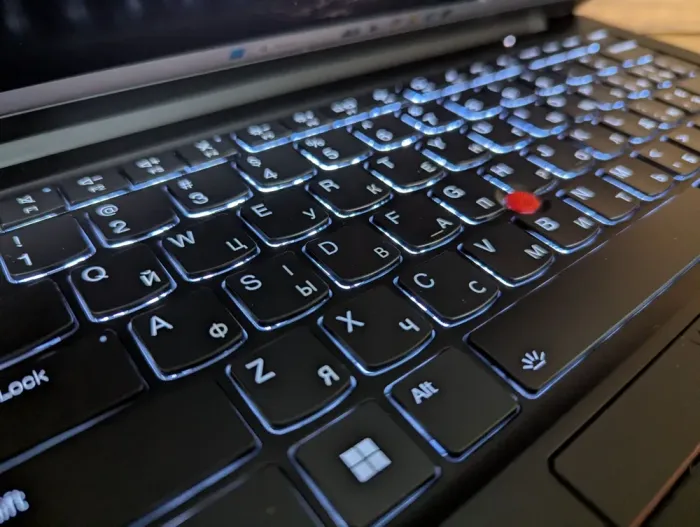 Ультрабук Б-клас Lenovo ThinkPad X1 Carbon Gen11 / 14" (1920x1080) IPS / Intel Core i7-1365U (10 (12) ядер по 1.3 - 5.2 GHz) / 32 GB DDR5 / 1000 GB SSD / Intel Iris Xe Graphics / WebCam / Windows 11 б/в - зображення 6