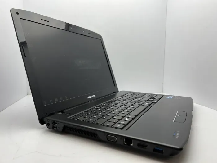 Ноутбук Medion Akoya P6630 / 15.6" (1366x768) TN / Intel Core i3-390M (2 (4) ядра по 2.66 GHz) / 4 GB DDR3 / 640 GB HDD / nVidia GeForce GT 540M, 1 GB GDDR3, 128-bit / WebCam б/в - зображення 3