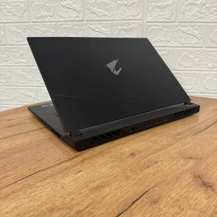Ігровий ноутбук Gigabyte Aorus 15 BMF / 15.6" (1920x1080) IPS / Intel Core i5-13500H (12 (16) ядер по 3.5 - 4.7 GHz) / 16 GB DDR4 / 512 GB SSD / nVidia GeForce RTX 4050, 6 GB GDDR6, 96-bit / WebCam б/в - зображення 6