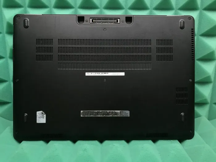 Ультрабук Б-клас Dell Latitude E7470 / 14" (1920x1080) IPS / Intel Core i5-6300U (2 (4) ядра по 2.4 - 3.0 GHz) / 8 GB DDR4 / 256 GB SSD / Intel HD Graphics 520 / WebCam / HDMI / miniDP / Windows 10 ліцензія б/в - зображення 6