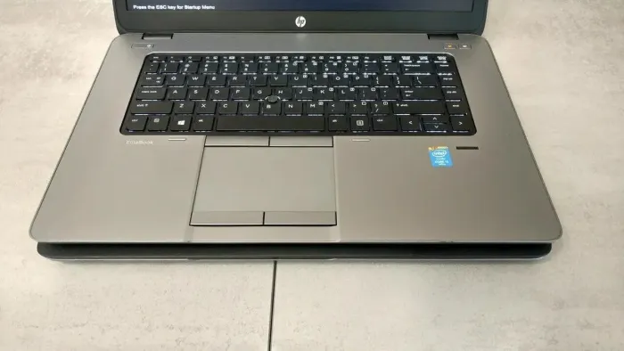 Ноутбук клас Б HP Elitebook 850 G1 / 15.6" (1920х1080) TN / Intel Core i5-4300U (2 (4) ядра по 1.9-2.9 GHz) / 8 GB DDR3 / 256 GB SSD NEW / HD Graphics 4400 / WebCam б/в - зображення 3