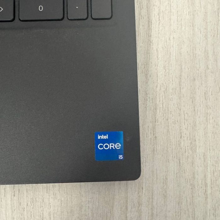 Ноутбук Б-клас Dell Latitude 3520 / 15.6" (1366x768) TN / Intel Core i5-1135G7 (4 (8) ядра по 2.4 - 4.2 GHz) / 8 GB DDR4 / 256 GB SSD / Intel Iris Xe Graphics / WebCam б/в - зображення 8