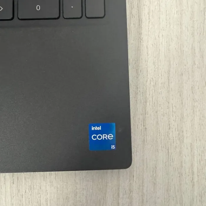 Ноутбук Б-клас Dell Latitude 3520 / 15.6" (1366x768) TN / Intel Core i5-1135G7 (4 (8) ядра по 2.4 - 4.2 GHz) / 8 GB DDR4 / 256 GB SSD / Intel Iris Xe Graphics / WebCam б/в - зображення 8