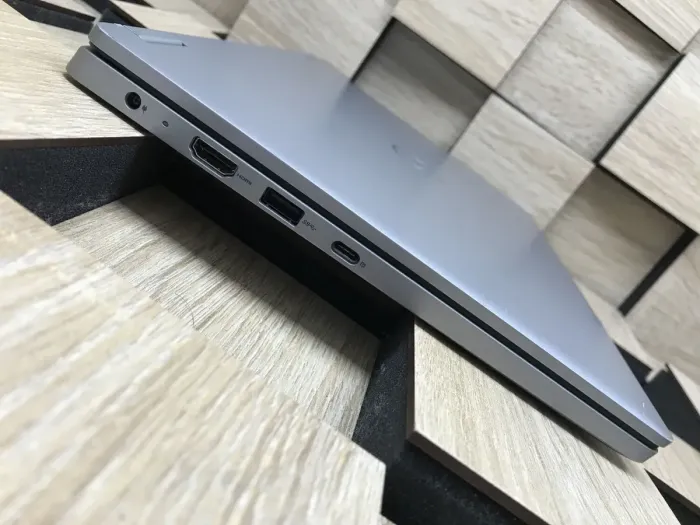 Ультрабук-трансформер Dell Latitude 3310 2-in-1 / 13.3" (1920x1080) IPS Touch / Intel Core i3-8145U (2 (4) ядра по 2.1 - 3.9 GHz) / 8 GB DDR4 / 240 GB SSD M.2 / Intel UHD Graphics / WebCam / Windows 10 б/в - зображення 5