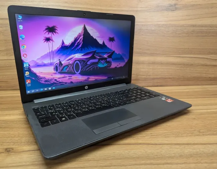 Ноутбук Б-клас HP 255 G7 / 15.6" (1920x1080) IPS / AMD Ryzen 3 2200U (2 (4) ядра по 2.5 - 3.4 GHz) / 8 GB DDR4 / 240 GB SSD / AMD Radeon Vega 6 Graphics / WebCam / Windows 10 б/в - зображення 4