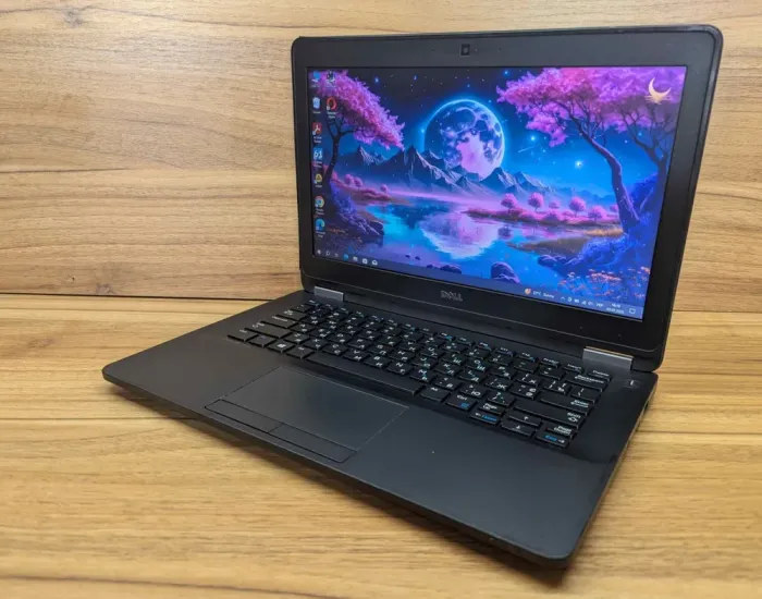 Нетбук Б-клас Dell Latitude E7270 / 12.5" (1366x768) TN / Intel Core i5-6300U (2 (4) ядра по 2.4 - 3.0 GHz) / 8 GB DDR4 / 240 GB SSD / Intel HD Graphics 520 / WebCam / HDMI / Windows 10 б/в - зображення 6