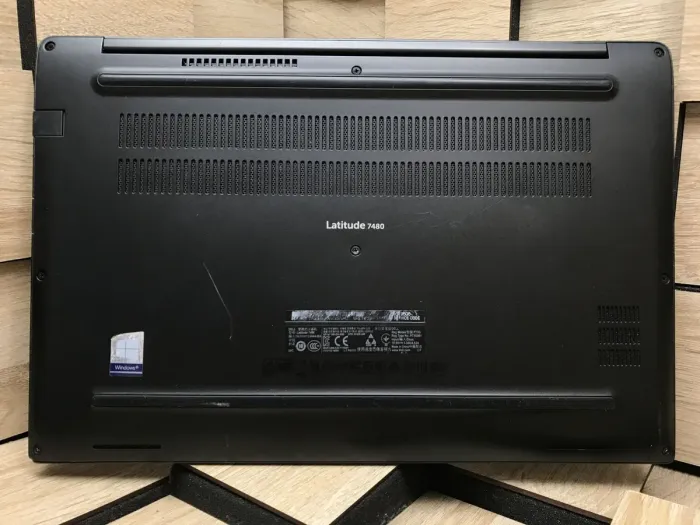 Ноутбук Б-клас Dell Latitude 7490 / 14" (1920x1080) IPS / Intel Core i5-7300U (2 (4) ядра по 2.6 - 3.5 GHz) / 8 GB DDR4 / 240 GB SSD M.2 / Intel HD Graphics 620 / WebCam / Fingerprint / HDMI б/в - зображення 6