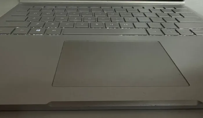 Ігровий ультрабук-трансформер Б-клас Microsoft Surface Book 2 / 13.5" (3000x2000) IPS Touch / Intel Core i7-8650U (4 (8) ядра по 1.9 - 4.2 GHz) / 8 GB DDR4 / 256 GB SSD / nVidia GeForce GTX 1050, 2 GB GDDR5, 128-bit / WebCam / Win 11 Pro б/в - зображення 10
