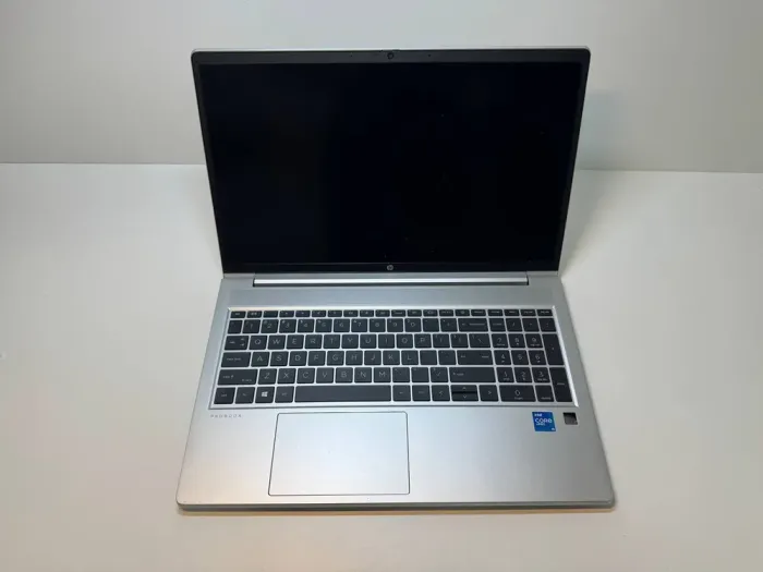 Ультрабук HP EliteBook 650 G9 / 15.6" (1920x1080) IPS / Intel Core i5-1245U (10 (12) ядер по 1.2 - 4.4 GHz) / 16 GB DDR4 / 256 GB SSD / Intel Iris Xe Graphics / WebCam / TouchID б/в - зображення 2
