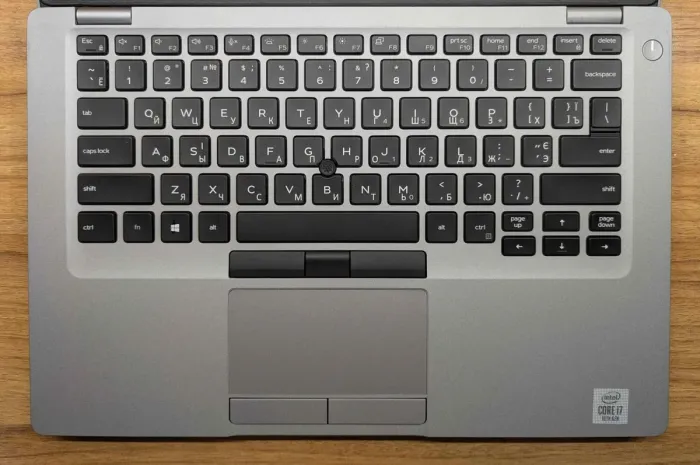 Ультрабук Dell Latitude 5411 / 14" (1920x1080) IPS / Intel Core i7-10850H (6 (12) ядер по 2.7 - 5.1 GHz) / 16 GB DDR4 / 512 GB SSD / nVidia GeForce MX250, 2 GB GDDR5, 64-bit / WebCam / Windows 10 б/в - изображение 3