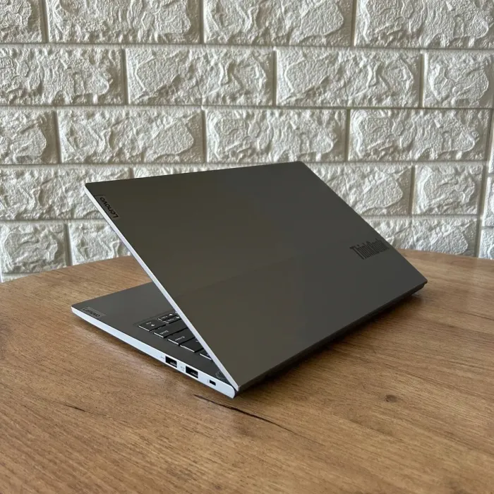 Ультрабук Б-клас Lenovo ThinkBook 13s G2 ITL / 13.3" (2560x1600) IPS / Intel Core i7-1165G7 (4 (8) ядра по 2.8 - 4.7 GHz) / 16 GB DDR4 / 256 GB SSD NVMe / Intel Iris Xe Graphics / WebCam б/в - зображення 6