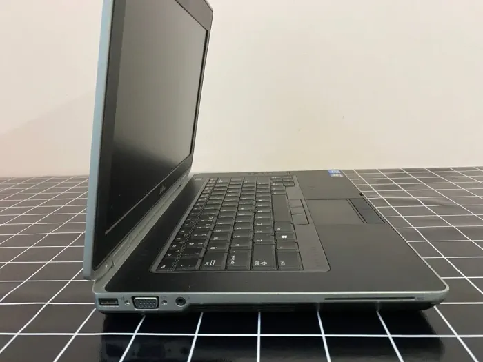 Ноутбук Б-клас Dell Latitude E6430 / 14" (1366x768) TN / Intel Core i5-3210M (2 (4) ядра по 2.5 - 3.1 GHz) / 8 GB DDR3 / 500 GB HDD / Intel HD Graphics 4000 / DVD-RW / HDMI б/в - зображення 4