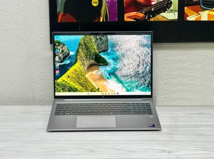 Мобільна робоча станція HP ZBook Firefly 16 G11 / 16" (2880x1800) OLED / Intel Core Ultra 7 155H (16 (22) ядер по 1.4 - 4.8 GHz) / 64 GB DDR5 / 1000 GB SSD / nVidia RTX A500, 4 GB GDDR6, 64-bit / WebCam / Win 11 Pro б/в - зображення 2