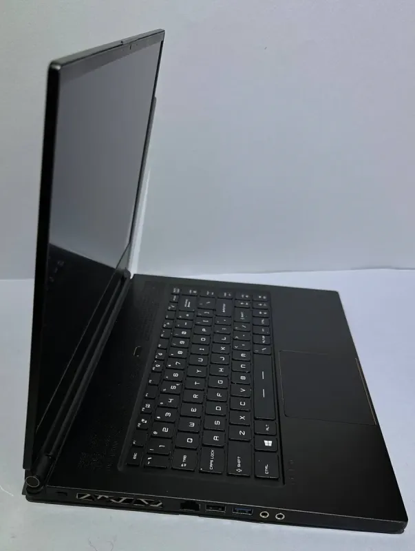 Ігровий ноутбук Б-клас MSI GS65 Stealth Thin 8RF / 15.6" (1920x1080) IPS / Intel Core i7-8750H (6 (12) ядер по 2.2 - 4.1 GHz) / 32 GB DDR4 / 512 GB SSD / nVidia GeForce GTX 1070 Max-Q, 8 GB GDDR5, 256-bit / WebCam / Win 11 Pro б/в - зображення 4