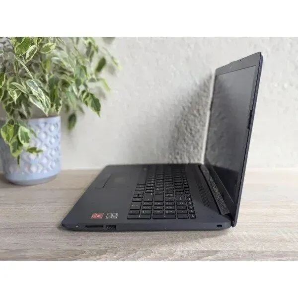 Ноутбук Б-клас HP 255 G7 / 15.6" (1920x1080) IPS / AMD Ryzen 3 2200U (2 (4) ядра по 2.5 - 3.4 GHz) / 8 GB DDR4 / 256 GB SSD / AMD Radeon Vega 3 Graphics / WebCam б/в - зображення 6