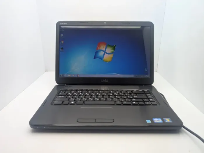Ноутбук Dell Inspiron N5050 / 15.6" (1366x768) TN / Intel Core i3-2370M (2 (4) ядра по 2.4 GHz) / 6 GB DDR3 / 1000 GB HDD / Intel HD Graphics 3000 / WebCam / АКБ не тримає б/в - зображення 2