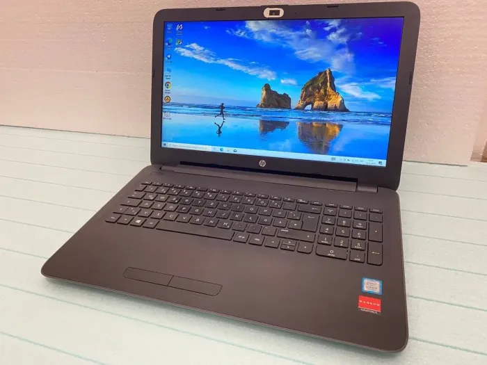 Ноутбук HP 250 G5 / 15.6" (1920x1080) TN / Intel Core i5-7200U (2 (4) ядра по 2.5 - 3.1 GHz) / 8 GB DDR4 / 256 GB SSD / AMD Radeon R5 M330, 2 GB DDR3, 64-bit / WebCam / DVD-RW / HDMI б/в - зображення 2