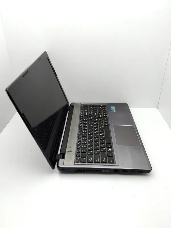 Ноутбук Lenovo Z580 / 15" (1366x768) TN / Intel Core i3-3110M (2 (4) ядра по 2.4 GHz) / 6 GB DDR3 / 640 GB HDD / nVidia GeForce GT 630, 1 GB DDR3, 128-bit / WebCam б/в - зображення 5