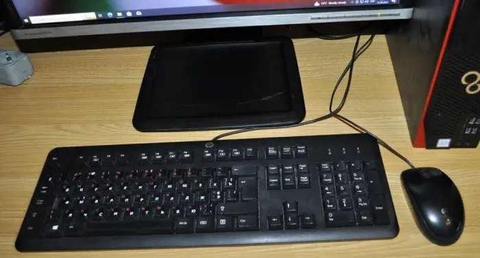 Комплект ПК: Fujitsu Esprimo D756 E85 SFF / Intel Core i5-6500 (4 ядра по 3.2 - 3.6 GHz) / 8 GB DDR4 / 240 GB SSD / Intel HD Graphics 530 + Монітор Б-клас 22" (1680x1050) TN / VGA, DVI б/в - зображення 3