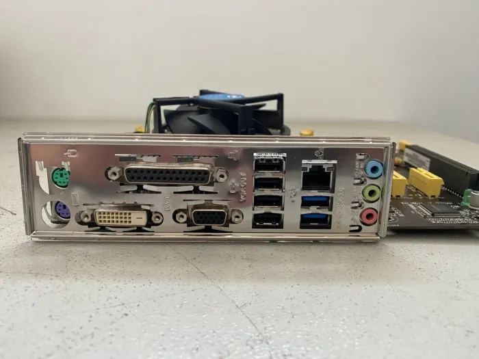 Комплект: Материнська плата Asus H81M-C / Intel Core i3-4130 (2 (4) ядра по 3.4 GHz) / 8 GB DDR3 / Socket LGA 1150 / Задня заглушка б/в - зображення 3