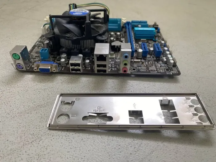 Комплект: материнська плата Asus P8H61-M LX3 Plus R2.0 / Intel Core i5-2400 (4 ядра по 3.1 - 3.4 GHz) / 8 GB DDR3 / Intel HD Graphics 2000 / Socket LGA1155 / Кулер BOX б/в - зображення 3