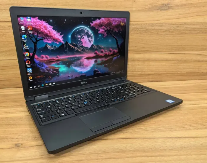 Ноутбук Dell Latitude 5590 / 15.6" (1920x1080) IPS / Intel Core i7-8650U (4 (8) ядра по 1.9 - 4.2 GHz) / 16 GB DDR4 / 512 GB SSD / nVidia GeForce MX130, 2 GB GDDR5, 64-bit / WebCam / Windows 10 б/в - зображення 4