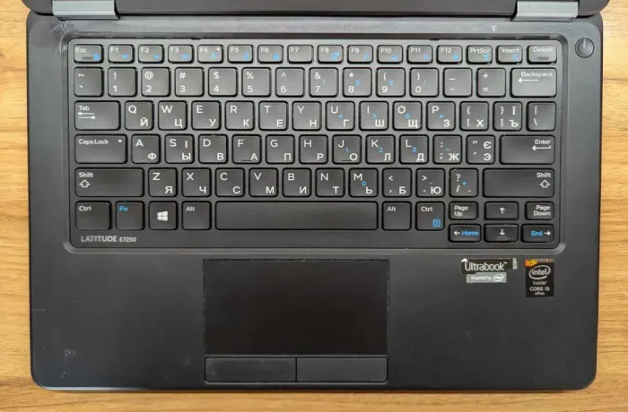 Нетбук Б-клас Dell Latitude E7250 / 12.5" (1366x768) TN / Intel Core i5-5300U (2 (4) ядра по 2.3 - 2.9 GHz) / 8 GB DDR3 / 128 GB SSD / Intel HD Graphics 5500 / WebCam / Windows 10 б/в - зображення 3