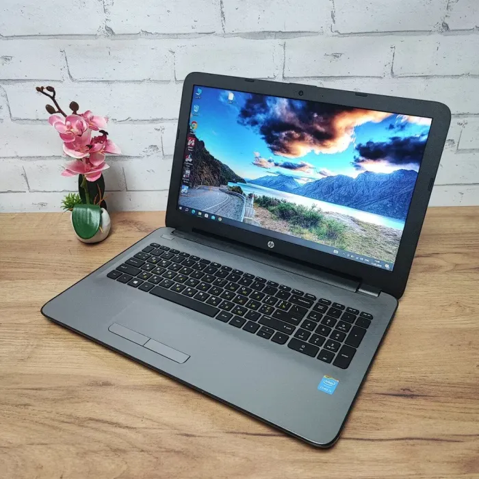 Ноутбук HP 15-ac121nd / 15.6" (1366x768) TN / Intel Core i3-5005U (2 (4) ядра по 2.0 GHz) / 8 GB DDR3 / 128 GB SSD / Intel HD Graphics 5500 / WebCam / DVD-ROM б/в - зображення 4