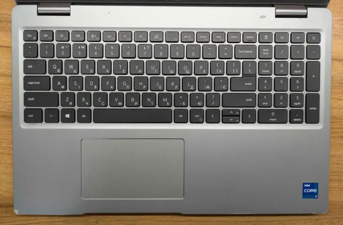 Ноутбук робоча станція Dell Precision 3560 / 15.6" (1920x1080) IPS / Intel Core i7-1165G7 (4 (8) ядра по 2.8 - 4.7 GHz) / 32 GB DDR4 / 512 GB SSD / nVidia T500, 2 GB GDDR6, 64-bit / WebCam / HDMI / Windows 10 б/в - зображення 3