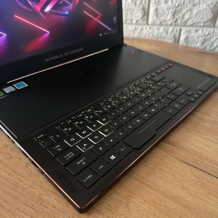 Ігровий ноутбук Asus ROG Zephyrus GX501VIK / 15.6" (1920x1080) IPS / Intel Core i7-7700HQ (4 (8) ядра по 2.8 - 3.8 GHz) / 16 GB DDR4 / 512 GB SSD / nVidia GeForce GTX 1080 Max-Q, 8 GB GDDR5, 256-bit / WebCam б/в - зображення 8