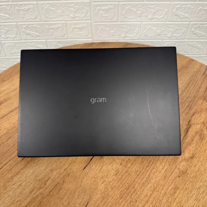 Ультрабук Б-клас LG Gram 17 17Z90Q / 17" (2560x1600) IPS / Intel Core i7-1260P (12 (16) ядер по 3.4 - 4.7 GHz) / 32 GB DDR5 / 512 GB SSD NVMe / Intel Iris Xe Graphics / WebCam б/в - зображення 3