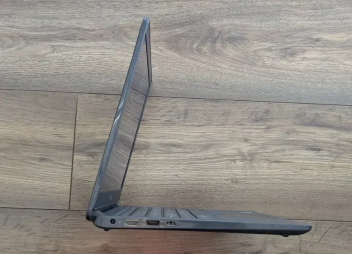 Ультрабук Dell Latitude 3410 / 14" (1366x768) TN / Intel Core i5-10210U (4 (8) ядра по 1.6 - 4.2 GHz) / 8 GB DDR4 / 256 GB SSD / Intel UHD Graphics / WebCam б/в - зображення 4