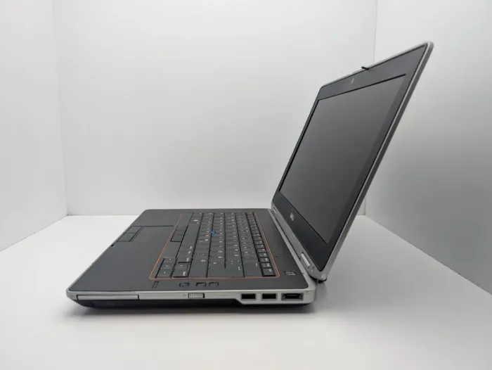 Ноутбук Dell Latitude E6420 / 14" (1600x900) TN / Intel Core i5-2540M (2 (4) ядра по 2.6 - 3.3 GHz) / 6 GB DDR3 / 250 GB HDD / Intel HD Graphics 3000 / WebCam б/в - зображення 6