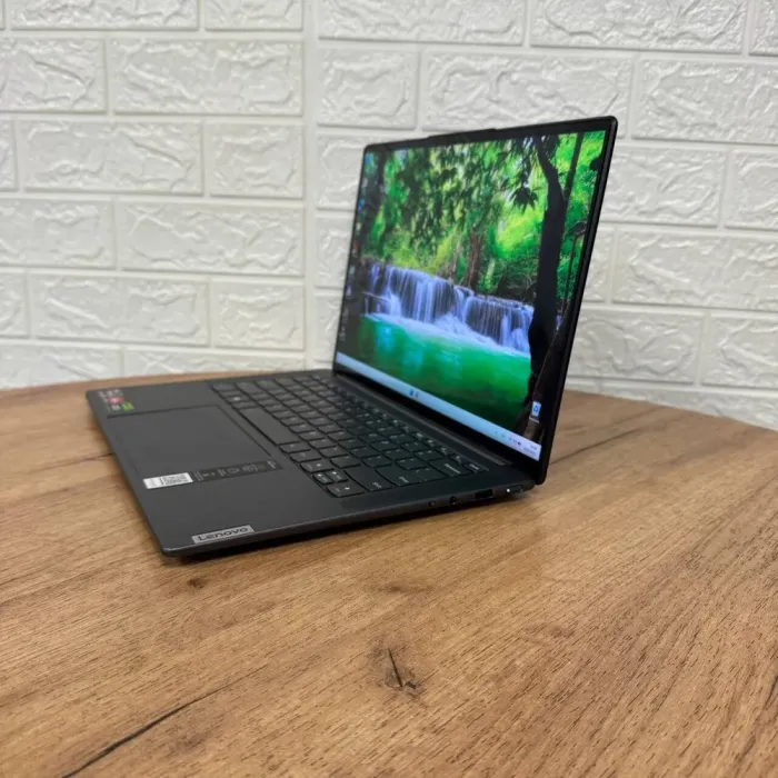Ігровий ультрабук Lenovo Slim 7 ProX 14ARH7 / 14.5" (3072x1920) IPS Touch / AMD Ryzen 7 6800HS (8 (16) ядер по 3.2 - 4.7 GHz) / 16 GB DDR5 / 1000 GB SSD NVMe / nVidia GeForce RTX 3050, 4 GB GDDR6, 128-bit / WebCam б/в - зображення 5