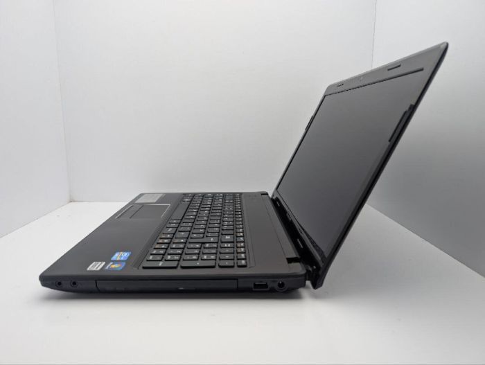 Ноутбук Lenovo G570 / 15.6" (1366x768) TN / Intel Core i3-2310M (2 (4) ядра по 2.1 GHz) / 8 GB DDR3 / 640 GB HDD / Intel HD Graphics 3000 / WebCam / DVD-ROM б/в - зображення 5