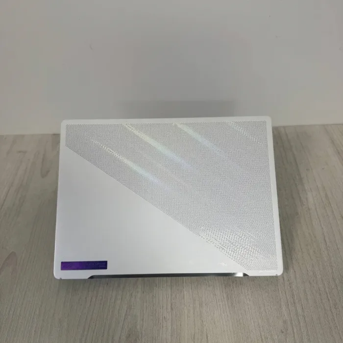 Ігровий ноутбук Б-класу Asus ROG Zephyrus G14 GA402RJ / 14" (2560x1600) IPS / AMD Ryzen 9 6900HS (8 (16) ядер по 3,3 - 4,9 ГГц) / 16 ГБ DDR5 / 1000 ГБ SSD NVMe / AMD Radeon RX 6700S, 8 ГБ GDDR6, 128-біт / Веб-камера б/в - зображення 7