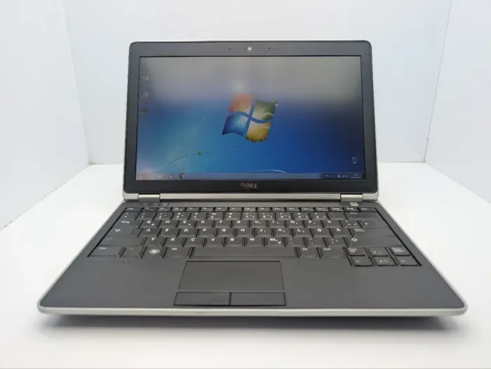 Нетбук Dell Latitude E6220 / 12.5" (1366x768) TN / Intel Core i7-2640M (2 (4) ядра по 2.8 - 3.5 GHz) / 8 GB DDR3 / 320 GB HDD / Intel HD Graphics 3000 / WebCam б/в - зображення 2