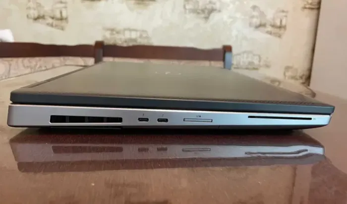 Робоча станція Dell Precision 7740 / 17.3" (1920x1080) IPS / Intel Xeon E-2276M (6 (12) ядер по 2.8 - 4.7 GHz) / 32 GB DDR4 / 512 GB SSD / nVidia Quadro RTX 4000, 8 GB GDDR6, 256-bit / WebCam б/в - зображення 6