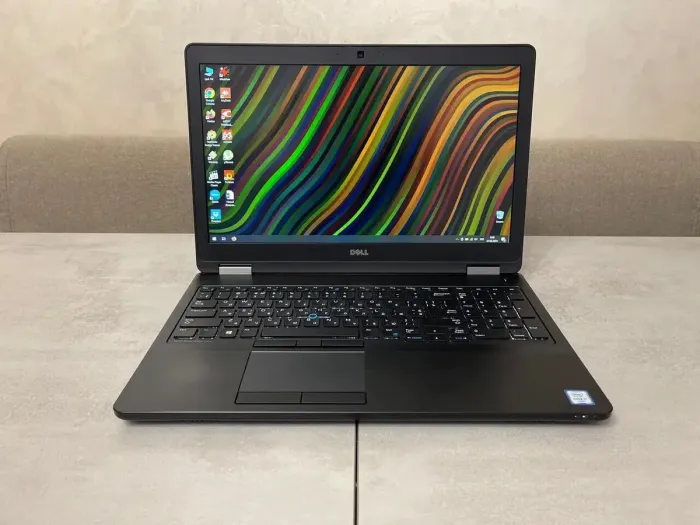 Робоча станція Dell Precision 3510 / 15.6" IPS / Core i7-6820HQ (4(8) ядра по 2.7-3.6GHz) / 16GB DDR4 / 256GB SSD M.2 NEW / AMD FirePro W5130M, 2GB GDDR5, 128bit / WebCam / HDMI / АКБ NEW б/в - зображення 2