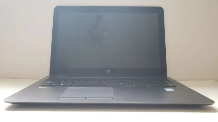 Мобільна робоча станція HP ZBook 15u G4 / 15.6" (1920x1080) TN Touch / Intel Core i7-7500U (2 (4) ядра по 2.7 - 3.5 GHz) / 16 GB DDR4 / 256 GB SSD + 500 GB HDD / AMD FirePro W4190M, 2 GB GDDR5, 128-bit / WebCam б/в - зображення 2