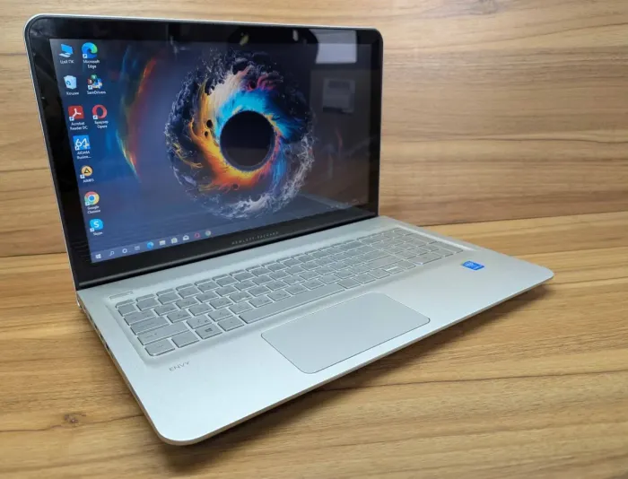 Ноутбук HP ENVY M6-ae151dx / 15.6" (1366x768) TN Touch / Intel Core i5-5200U (2 (4) ядра по 2.2 - 2.7 GHz) / 8 GB DDR3 / 240 GB SSD / Intel HD Graphics 5500 / WebCam / Windows 10 б/в - зображення 4