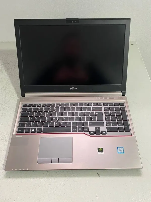 Мобільна робоча станція Fujitsu Celsius H760 / 15.6" (1920x1080) IPS / Intel Core i7-6820HQ (4 (8) ядра по 2.7 - 3.6 GHz) / 32 GB DDR4 / 256 GB SSD / nVidia Quadro M1000M, 2 GB GDDR5, 128-bit / WebCam / DVD-ROM б/в - зображення 2